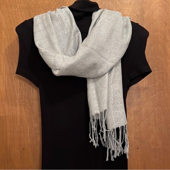 Elegant Silver Women's Scarf - Picture 3 of 7